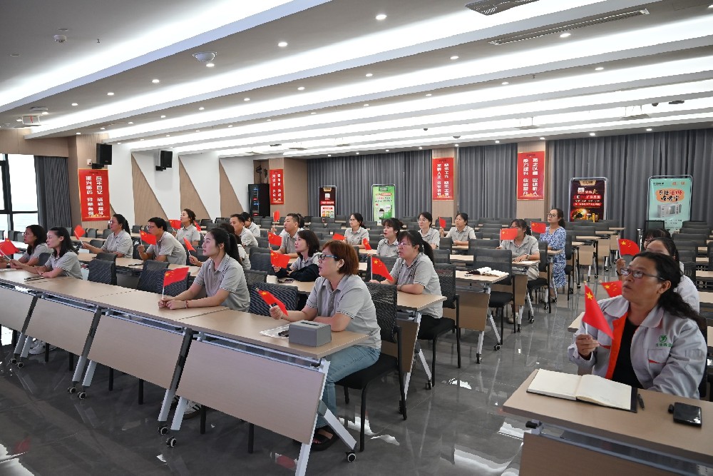 震撼！抗战胜利80周年大阅兵，济世药业集体观看点燃爱国情怀